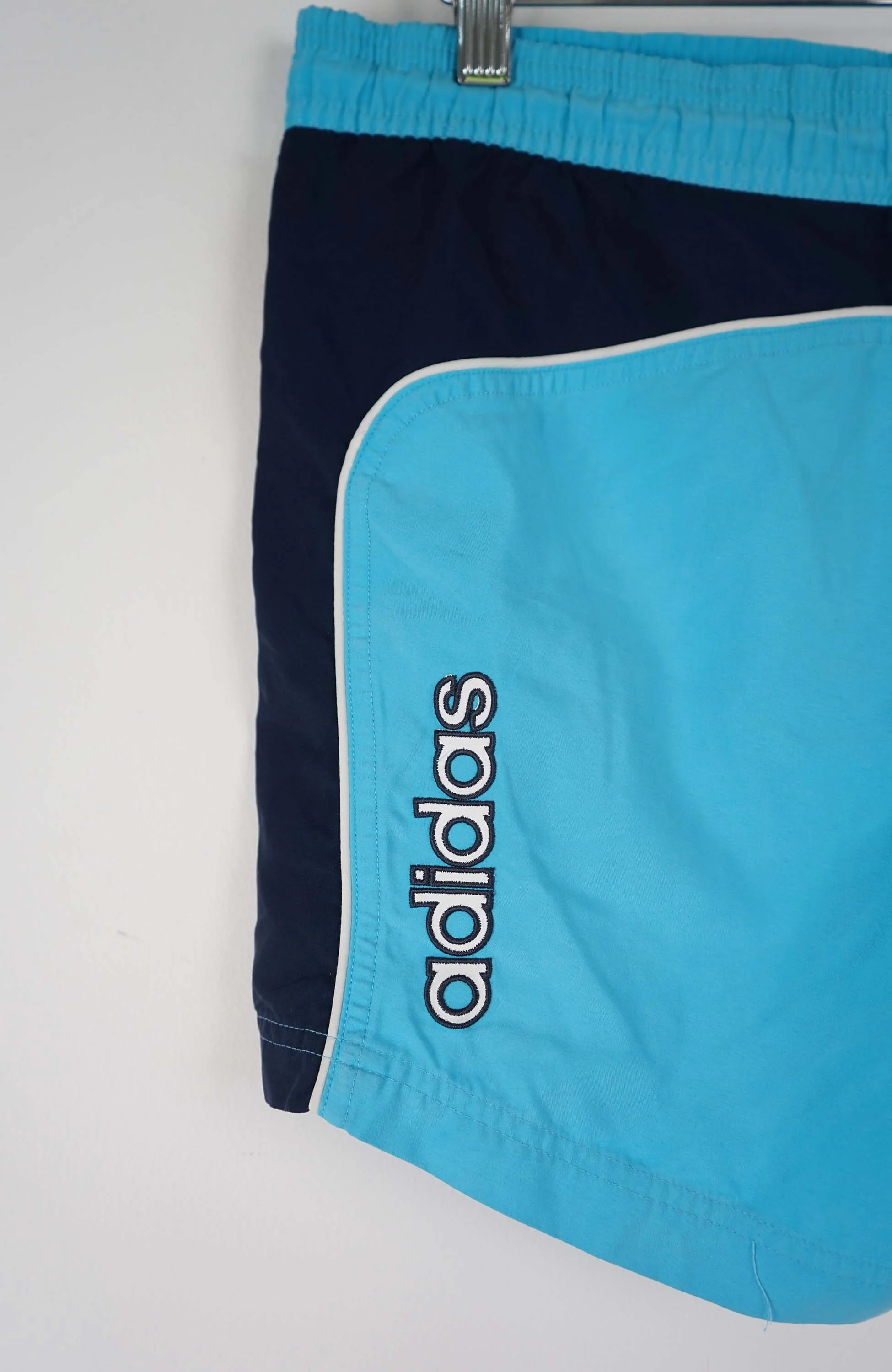 VINTAGE ADIDAS SHORTS W30 - Image 2