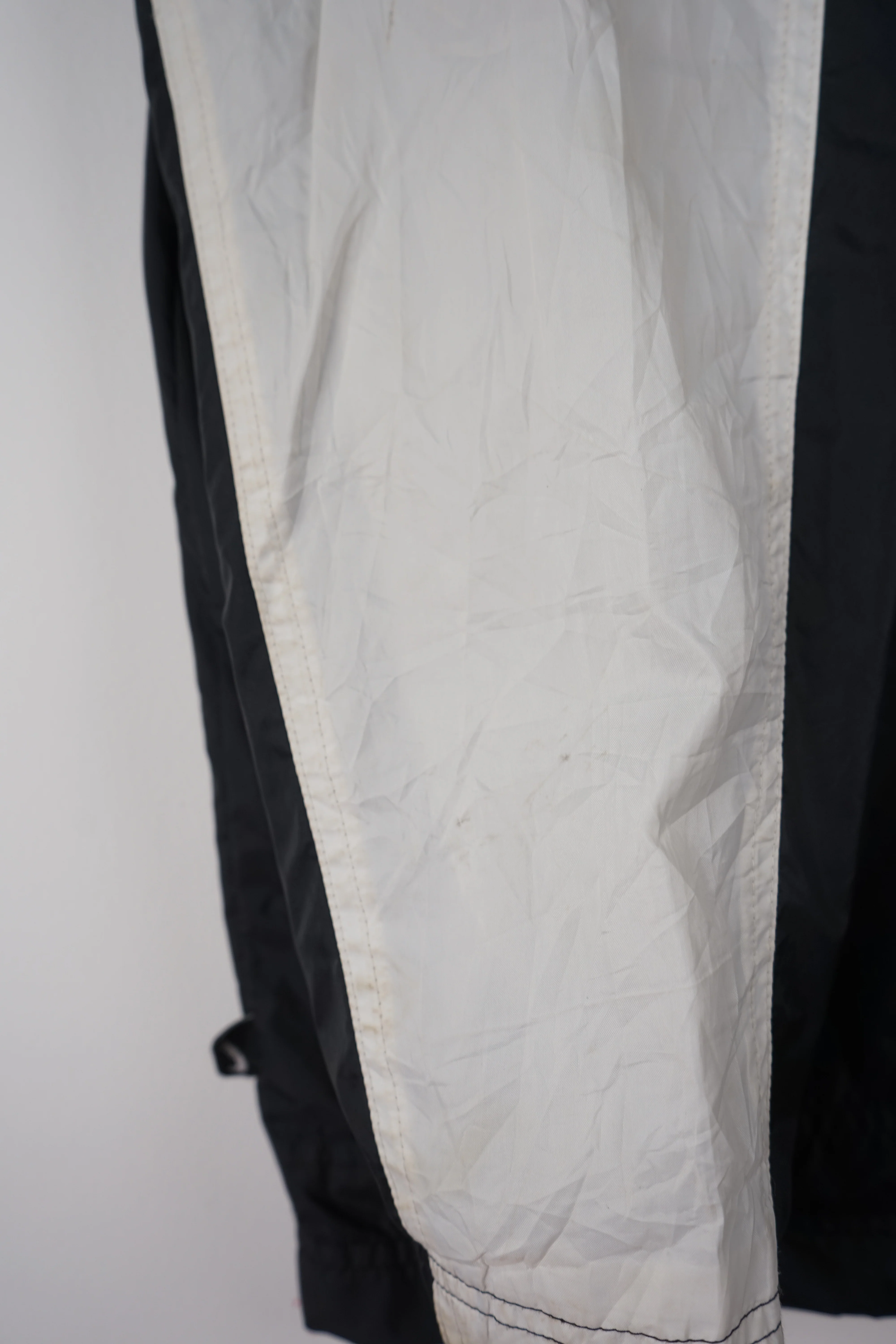 VINTAGE NIKE BASKETBALL WINDBREAKER (XXL) - Image 5