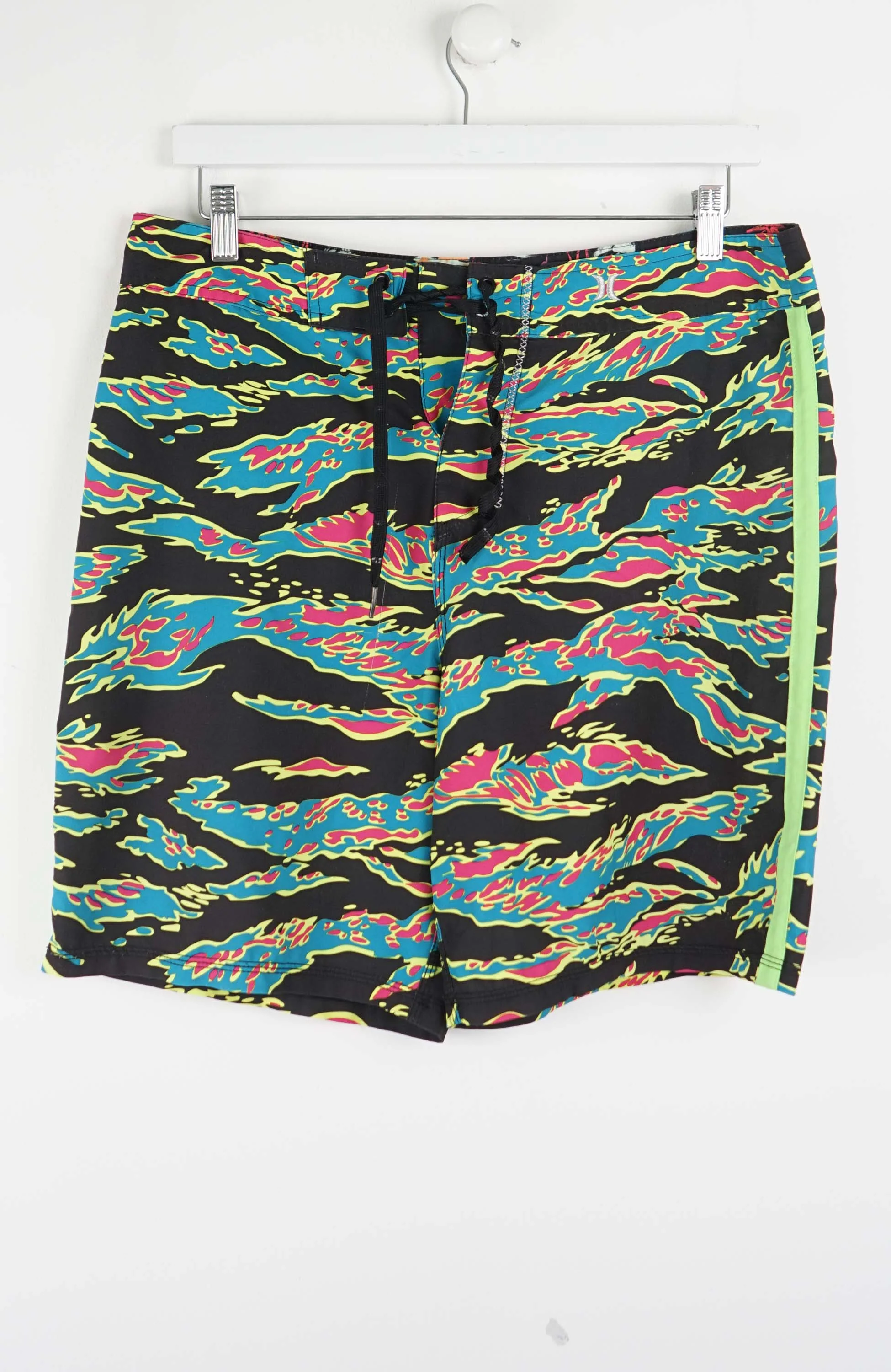 VINTAGE HURLEY BOARD SHORTS W34