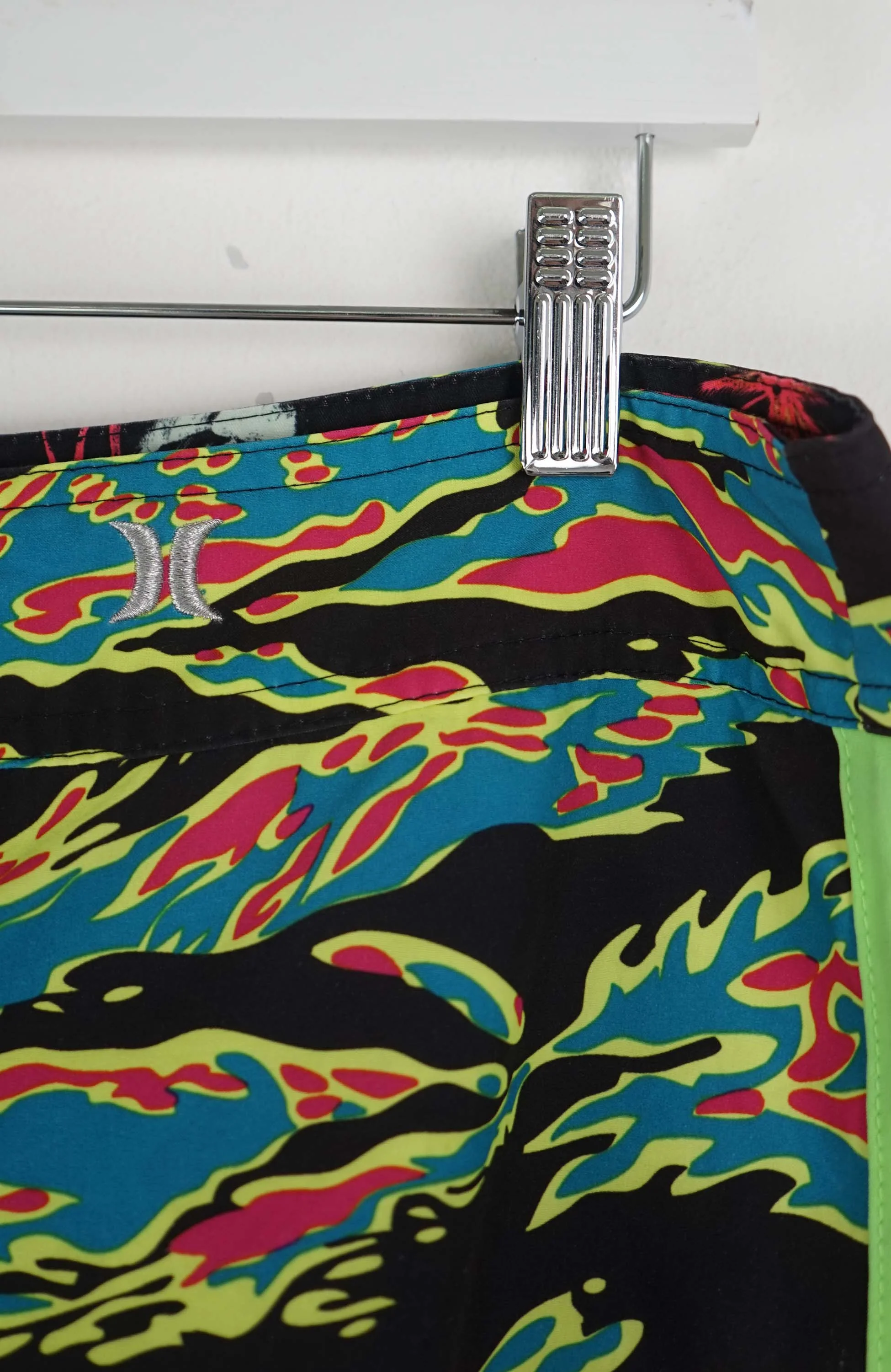 VINTAGE HURLEY BOARD SHORTS W34 - Image 2