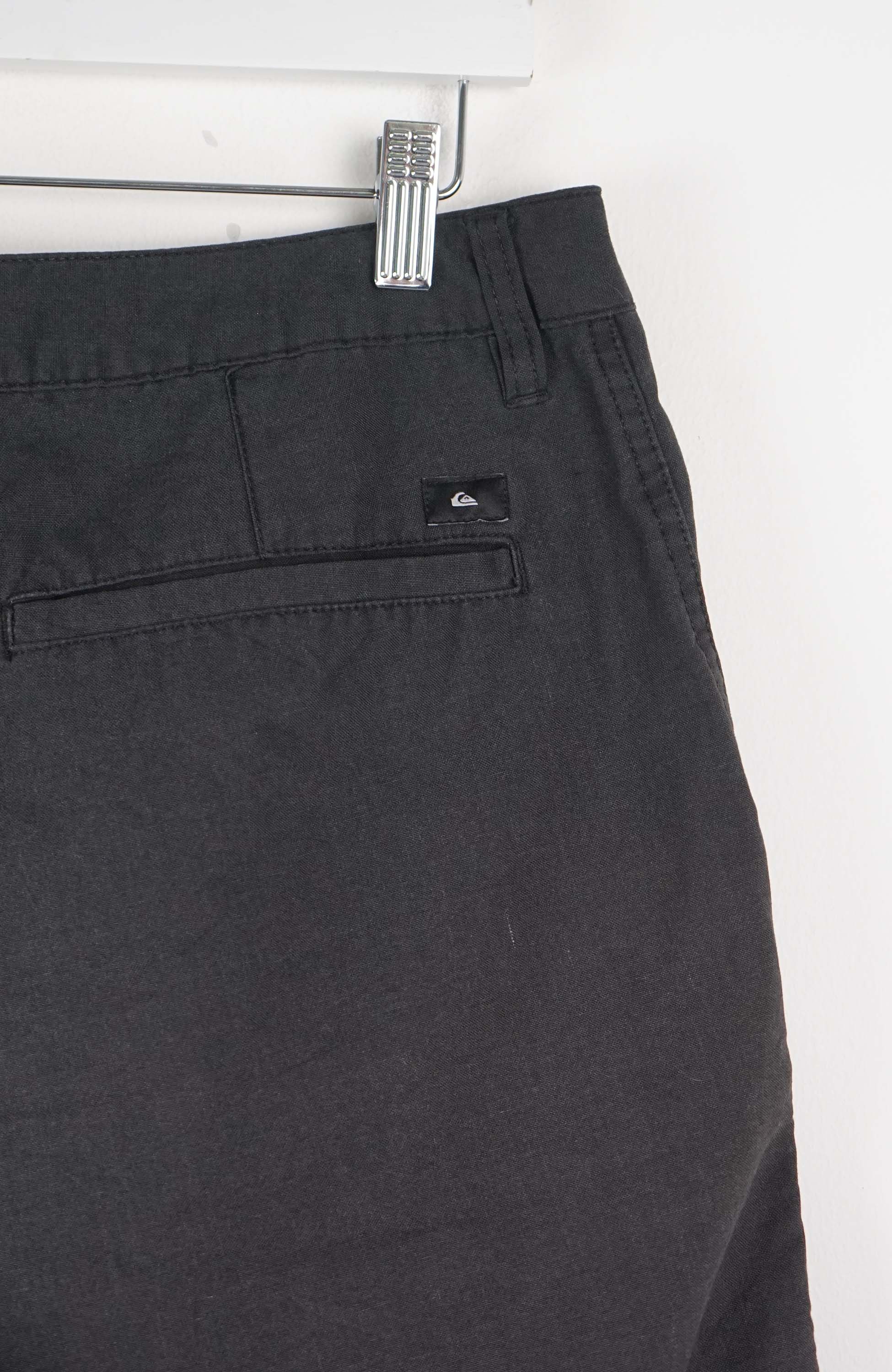 VINTAGE QUIKSILVER SHORTS W34 - Image 3