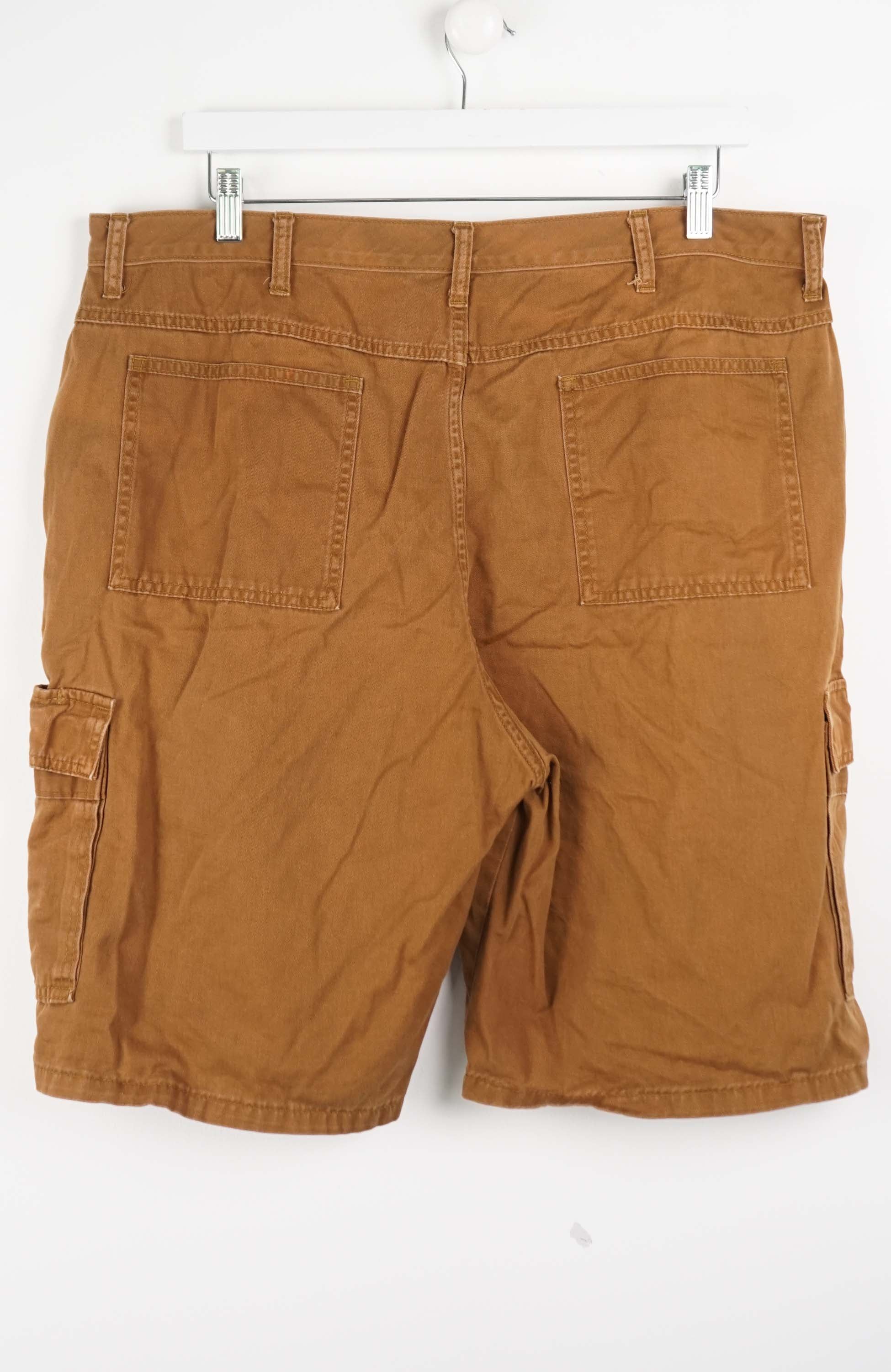 VINTAGE WRANGLER CARGO SHORTS W38 - Image 3