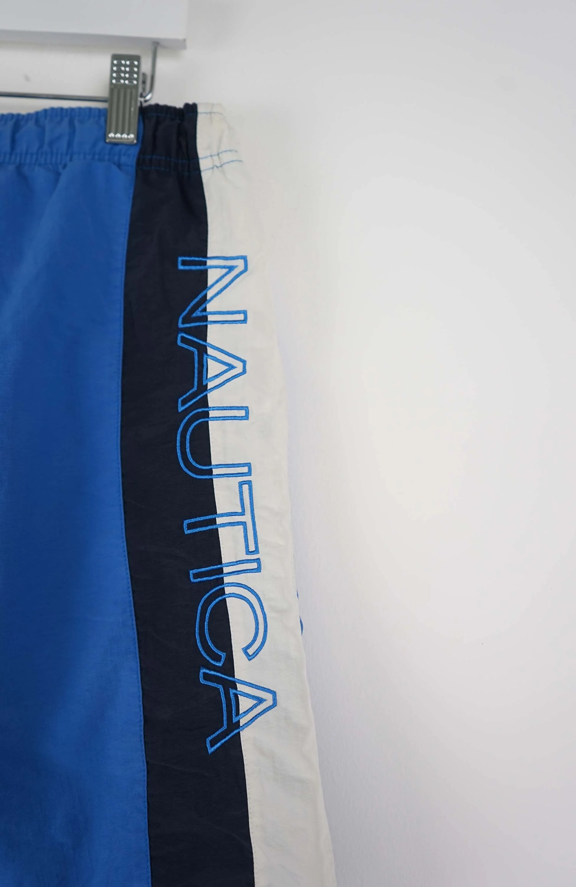 VINTAGE NAUTICA SHORTS W32 - Image 2