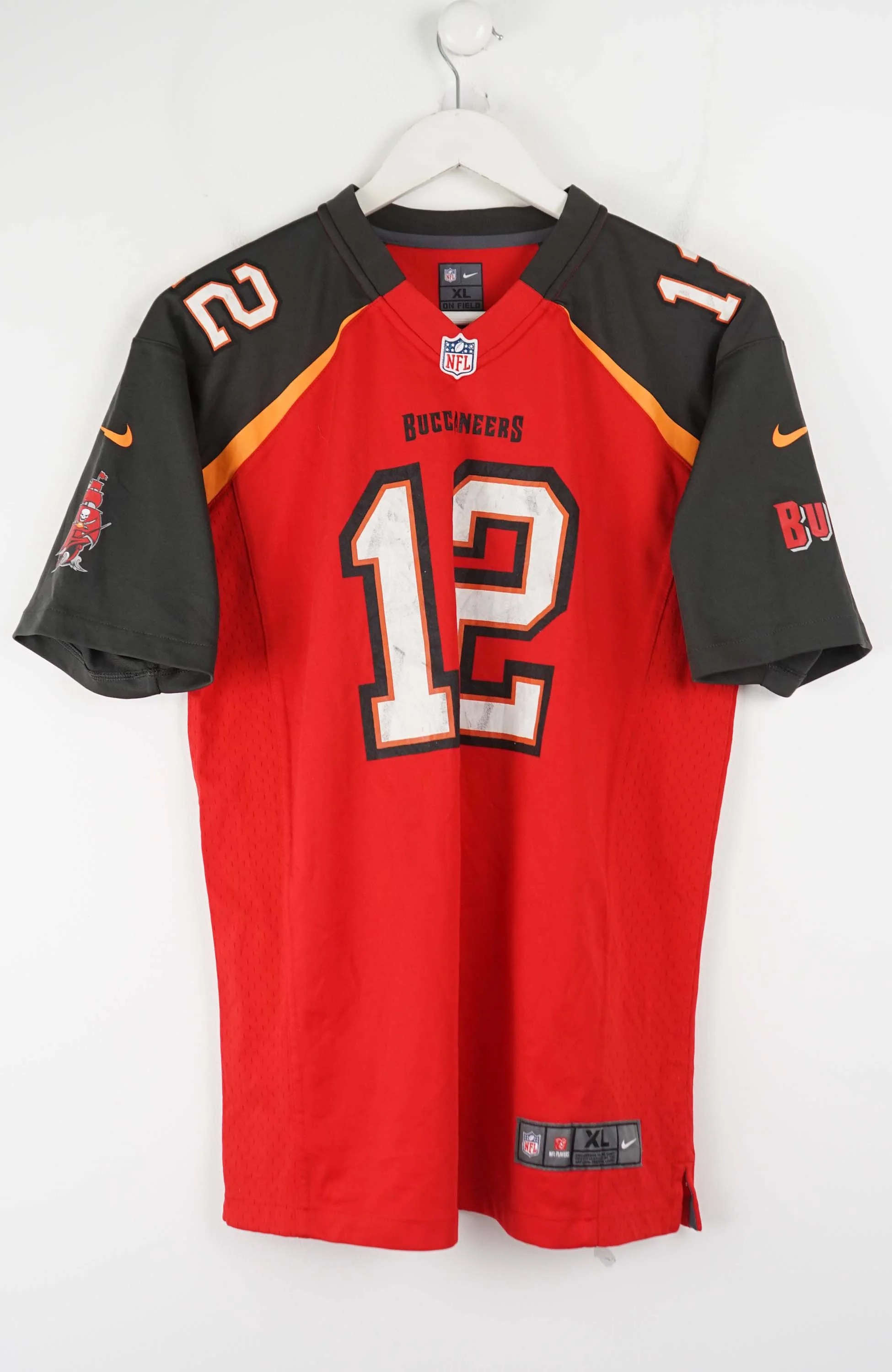 VINTAGE NFL BUCCANEERS JERSEY (S)