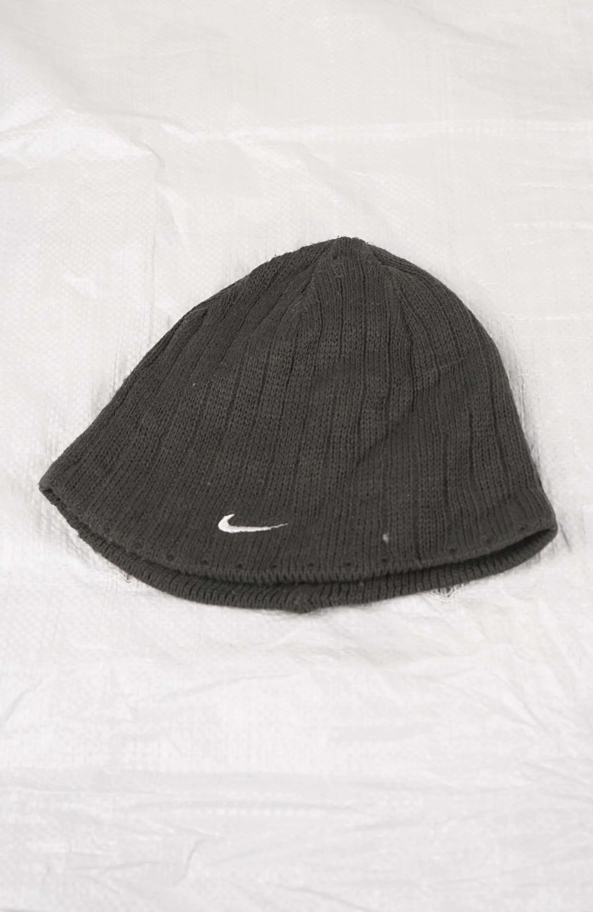 VINTAGE NIKE SKULL BEANIE