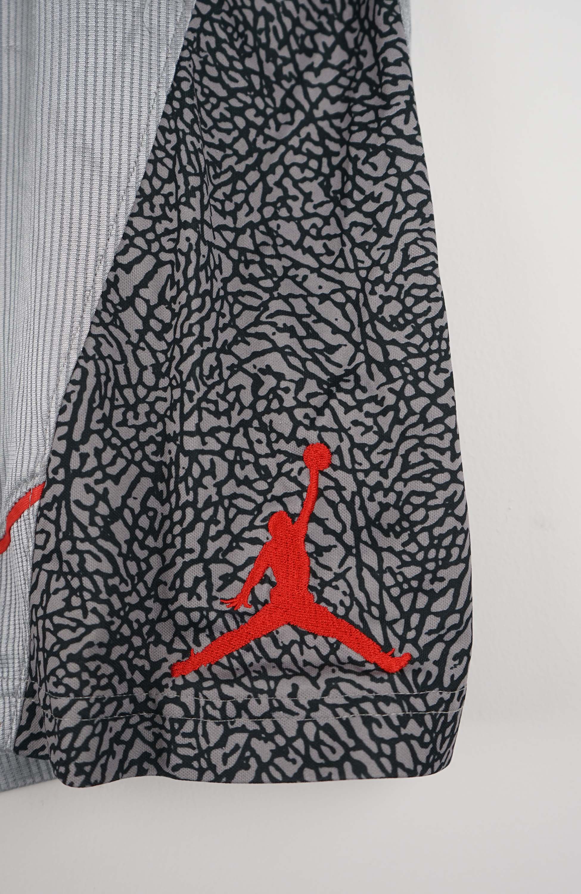 VINTAGE JORDAN SHORTS W38 - Image 2