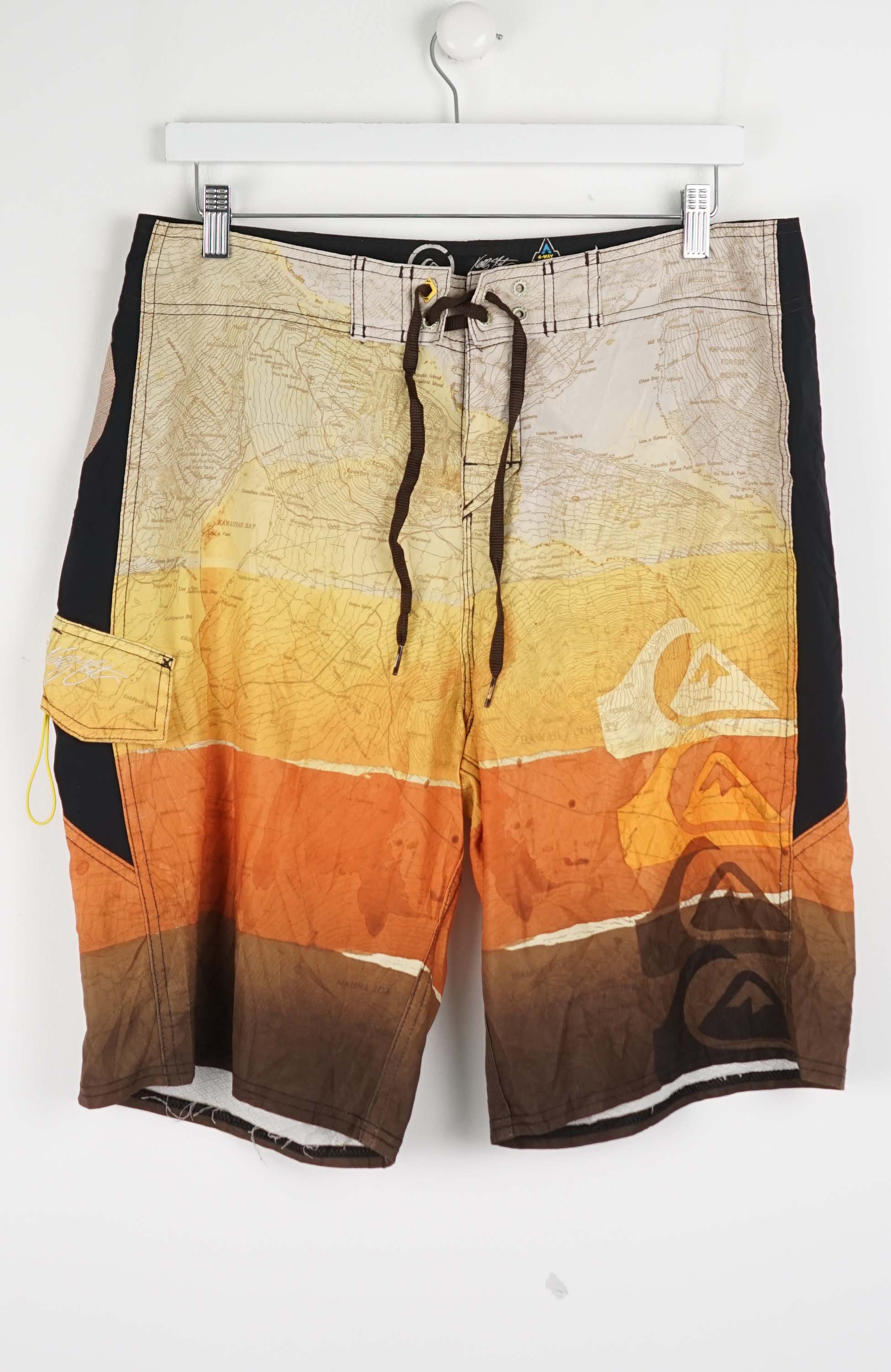 VINTAGE QUIKSILVER SHORTS W34