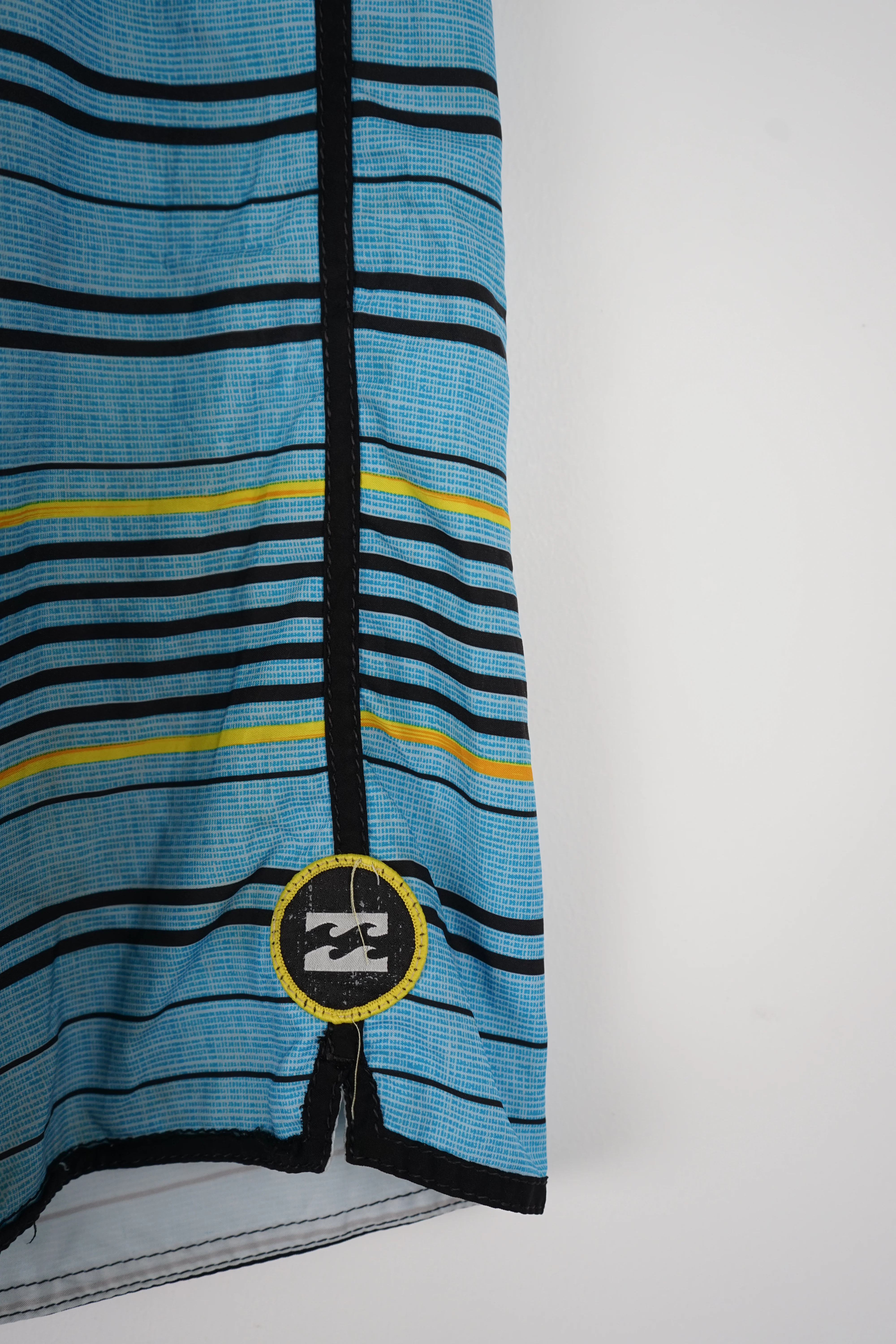 VINTAGE BILLABONG SHORTS W34 - Image 2