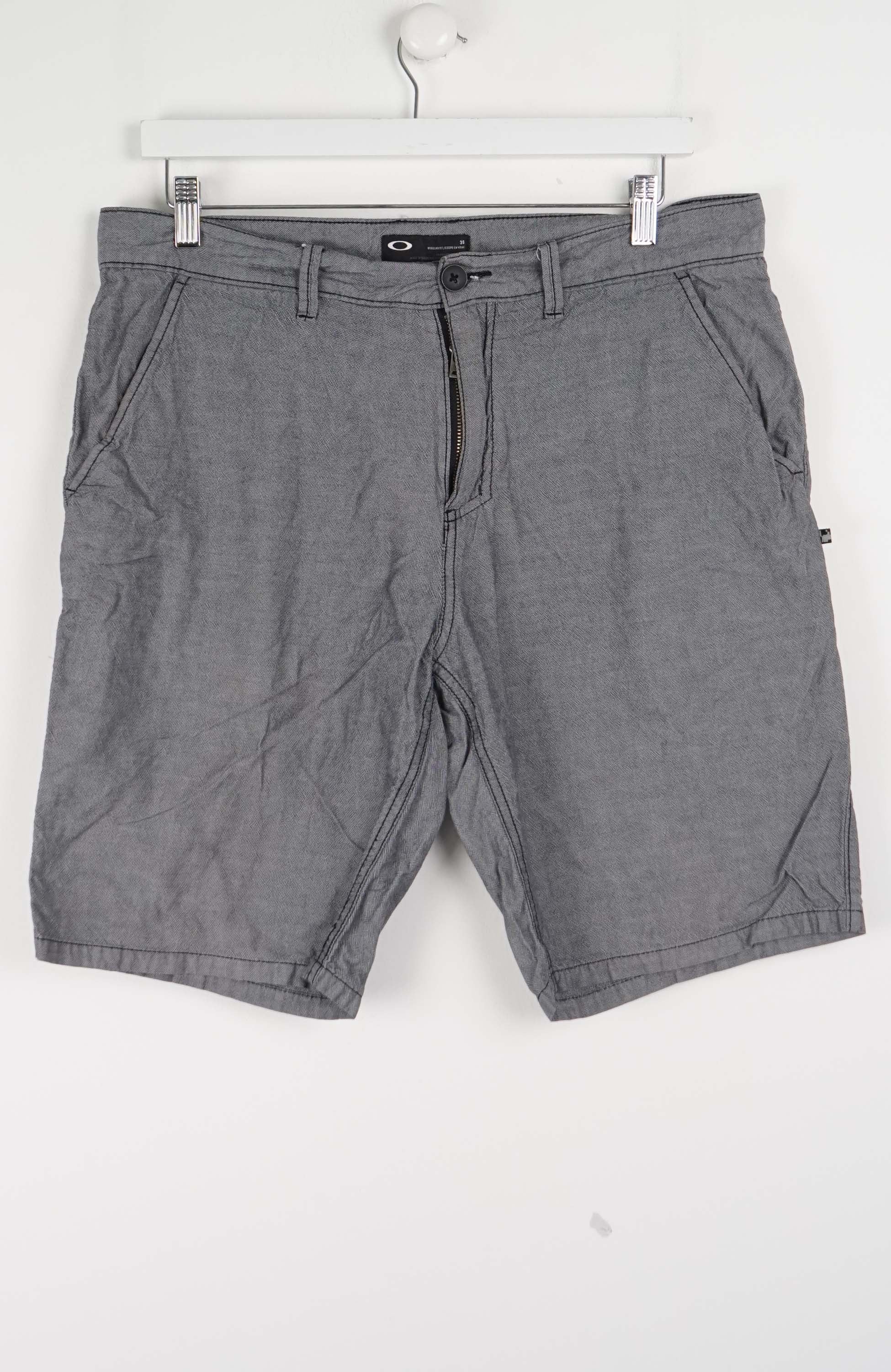VINTAGE OAKLEY CARGO SHORTS W36