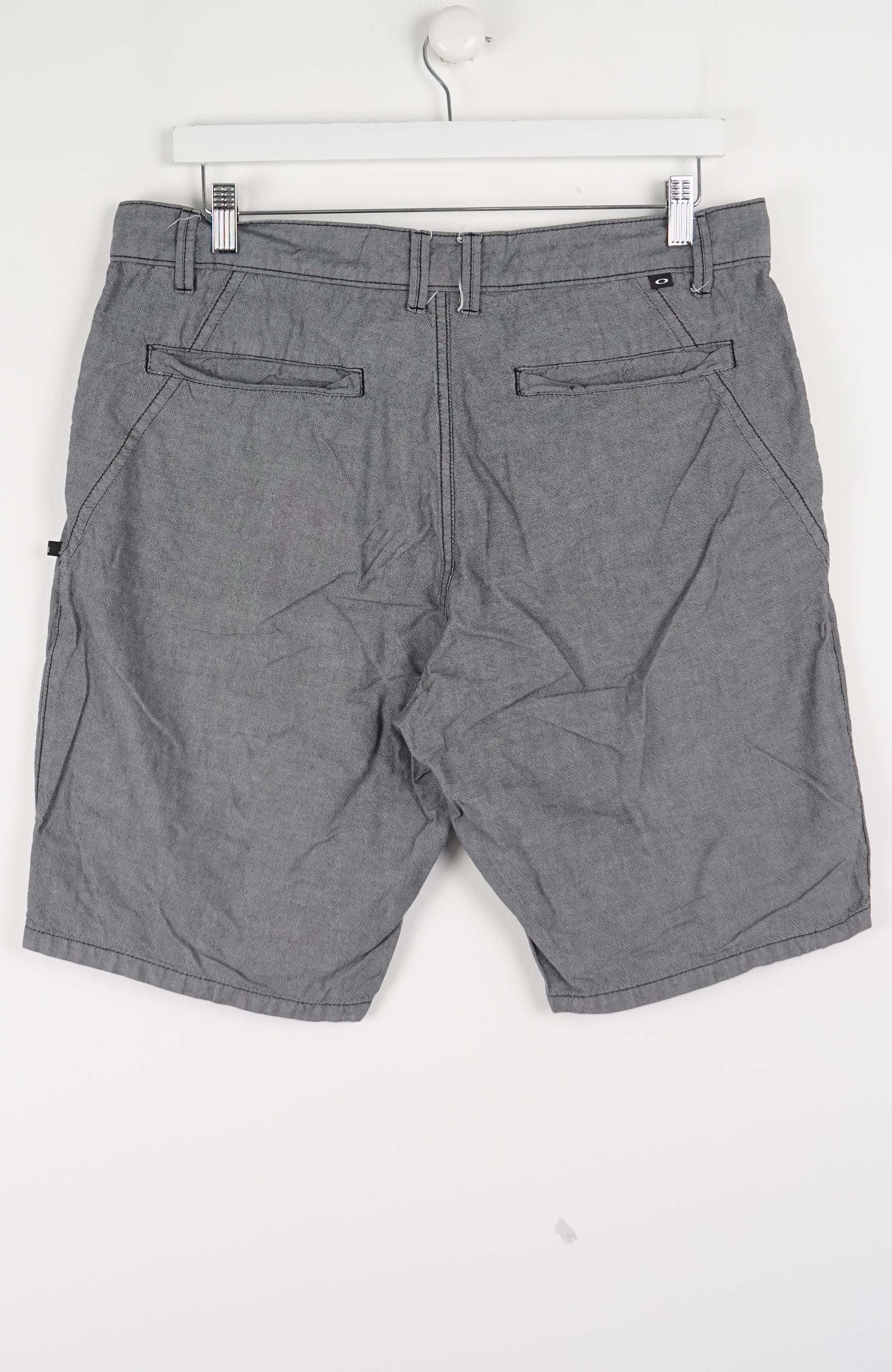 VINTAGE OAKLEY CARGO SHORTS W36 - Image 2