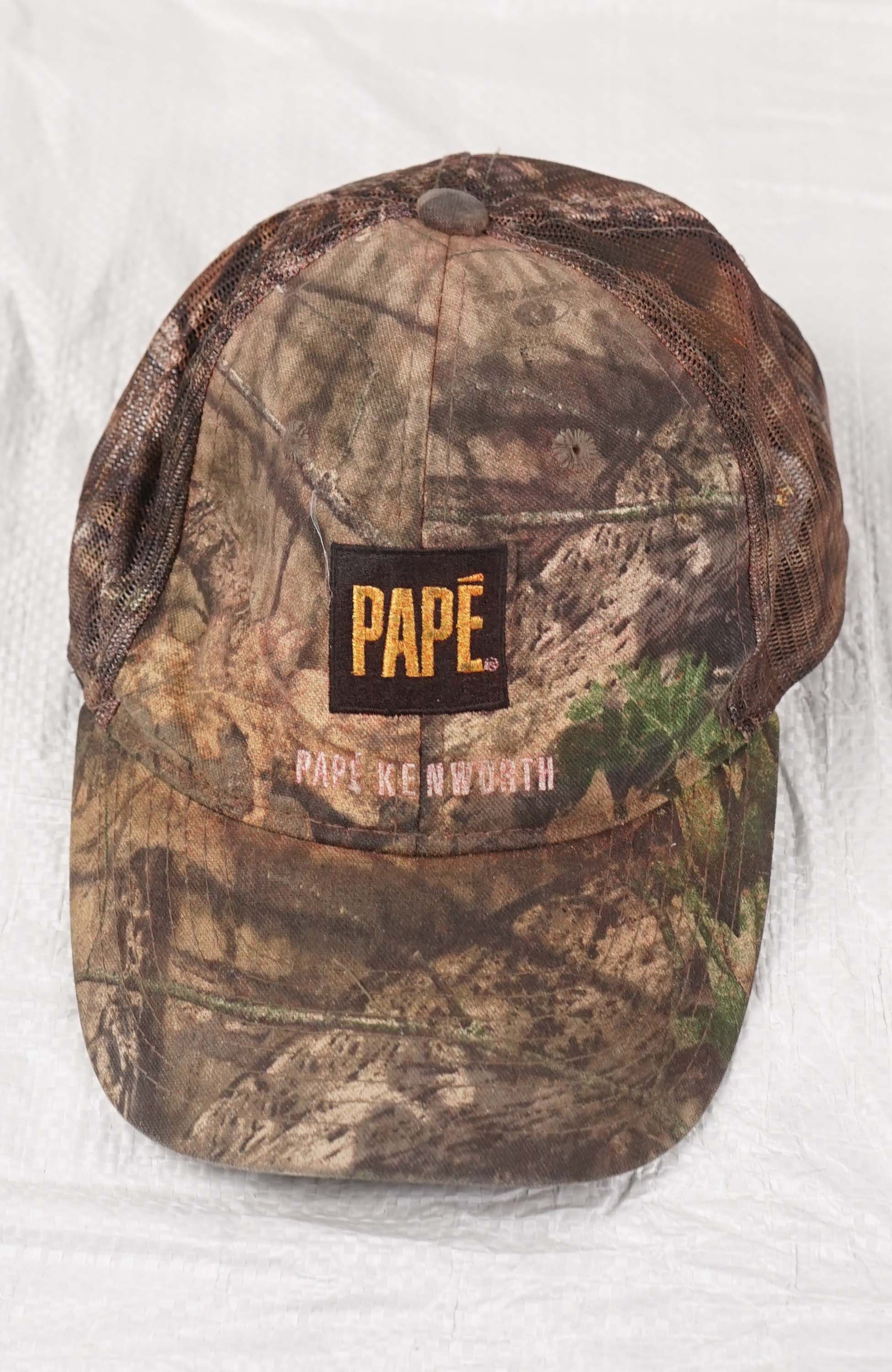 VINTAGE PAPE REAL TREE HAT