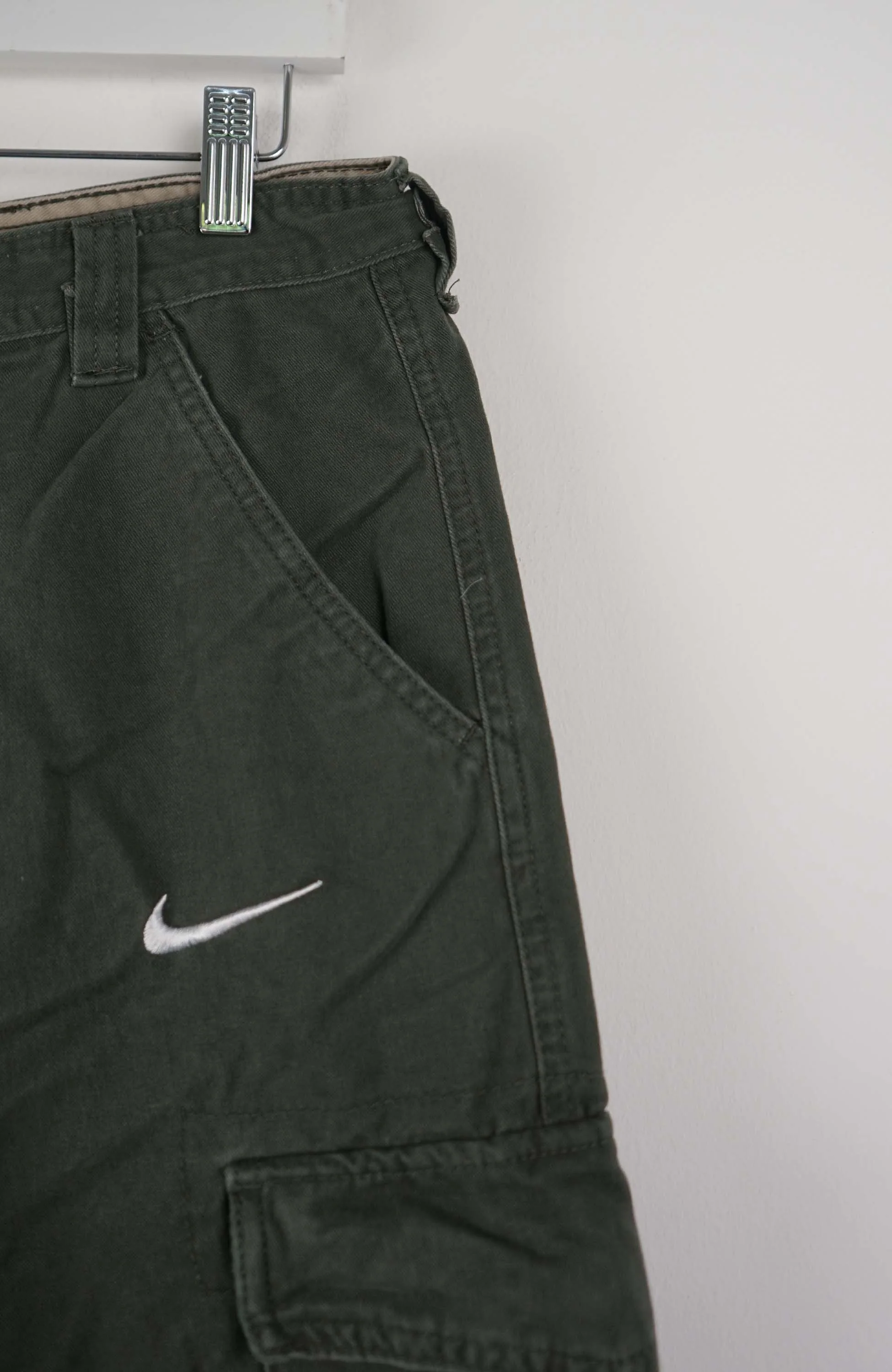 VINTAGE REWORK CARGO SHORTS W32 - Image 2