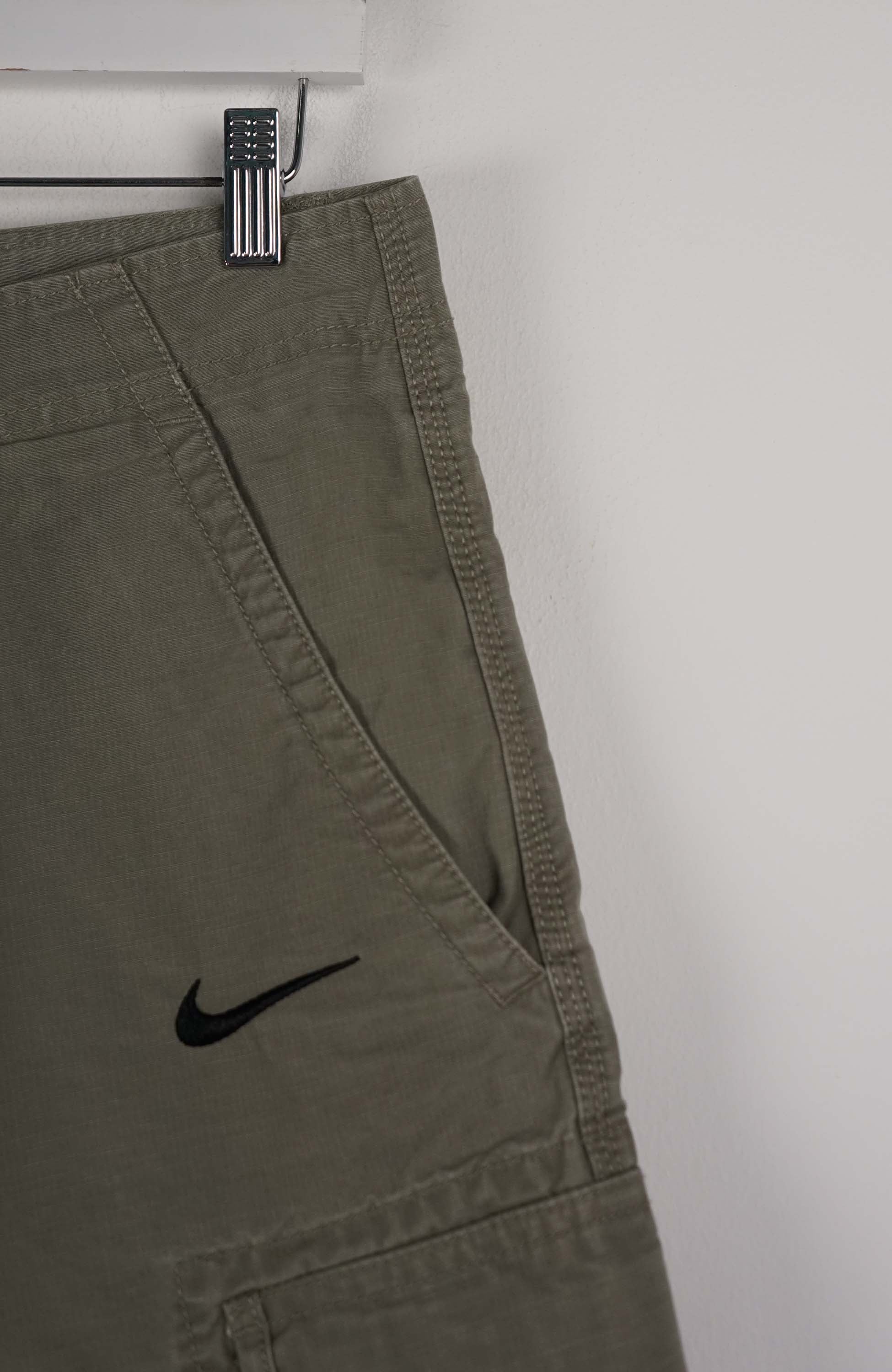 VINTAGE REWORK CARGO SHORTS W31 - Image 2
