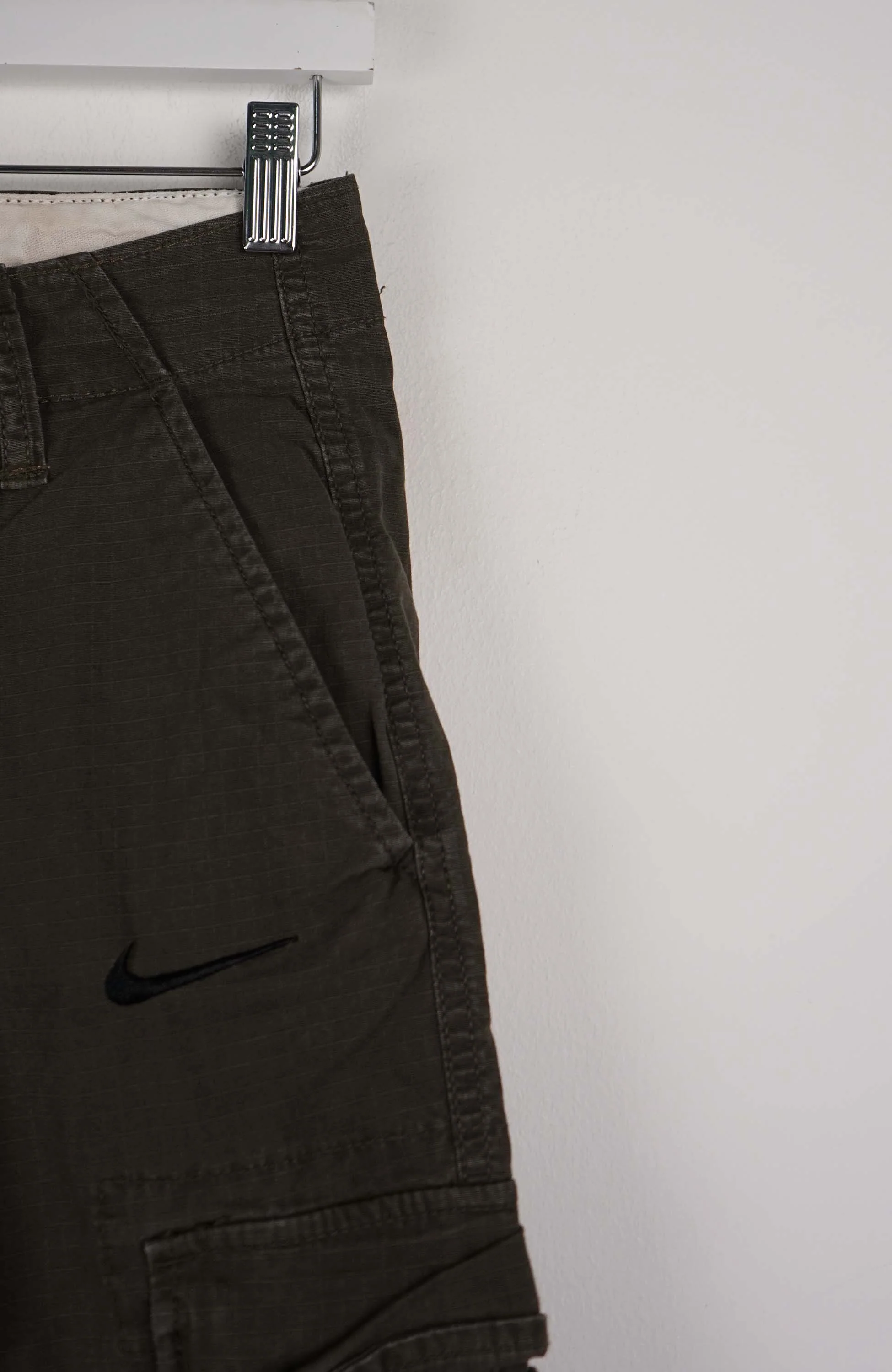 VINTAGE REWORK CARGO SHORTS W27 - Image 2
