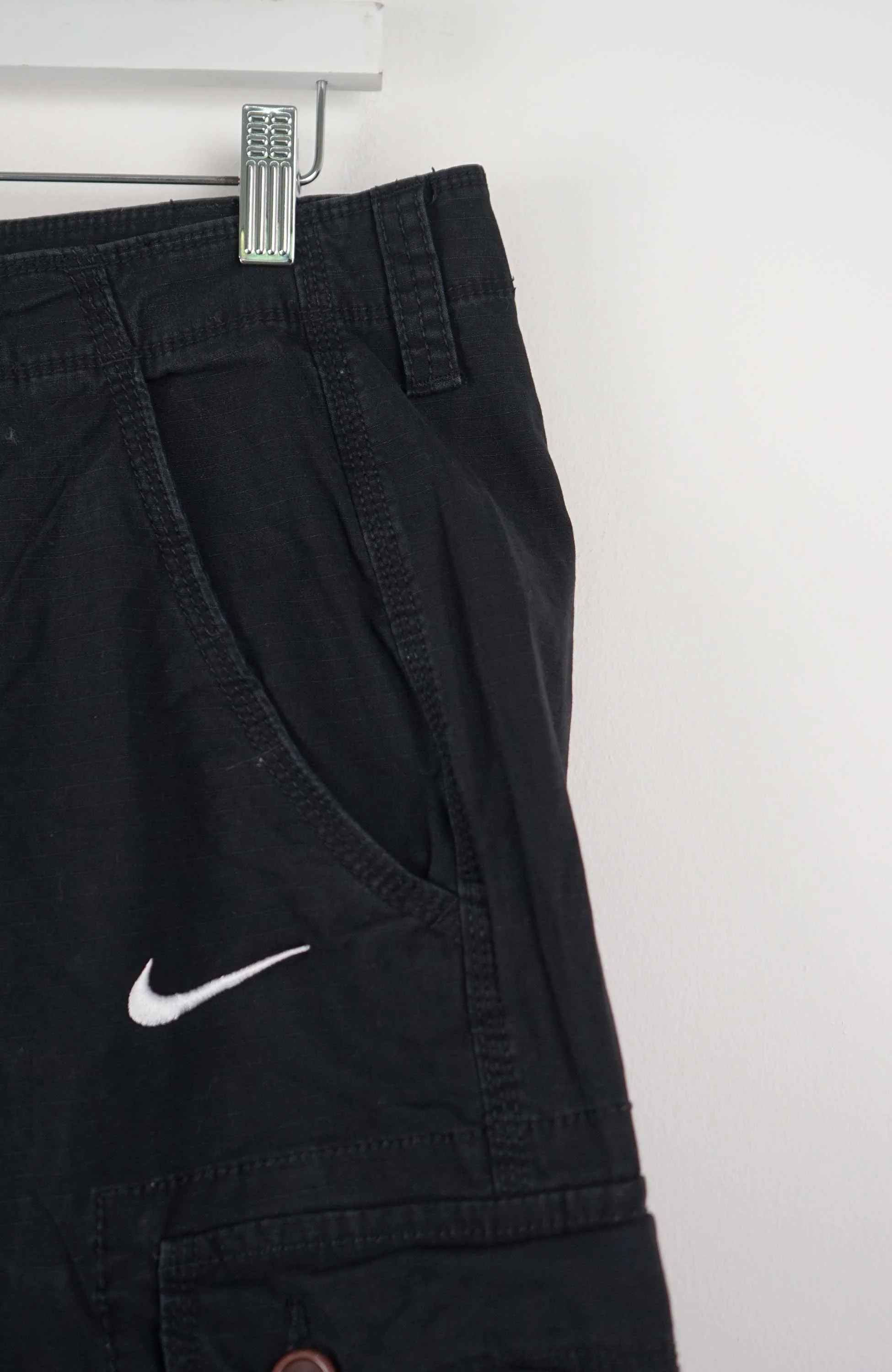 VINTAGE REWORK CARGO SHORTS W33 - Image 2
