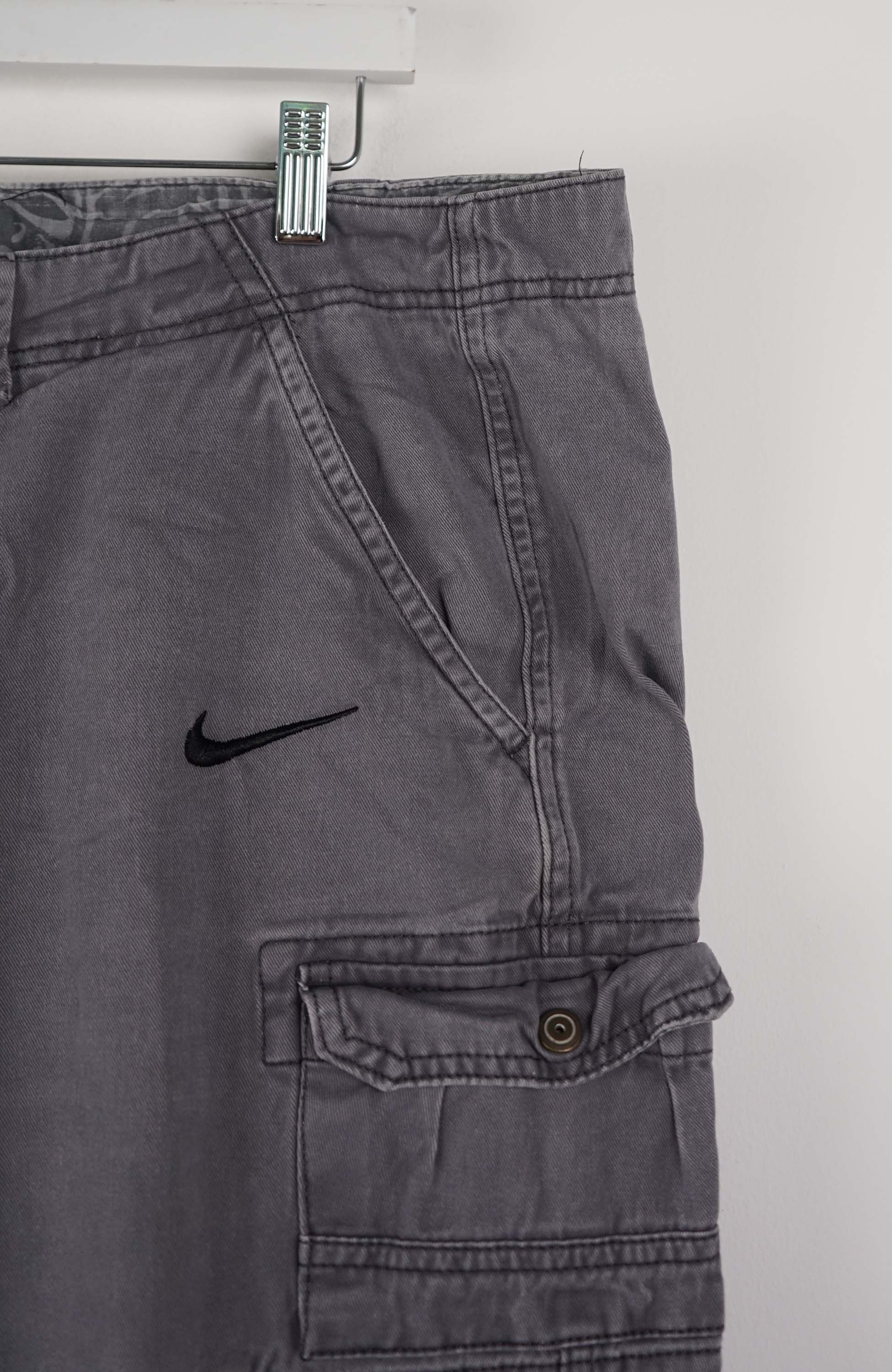VINTAGE REWORK CARGO SHORTS W38 - Image 2