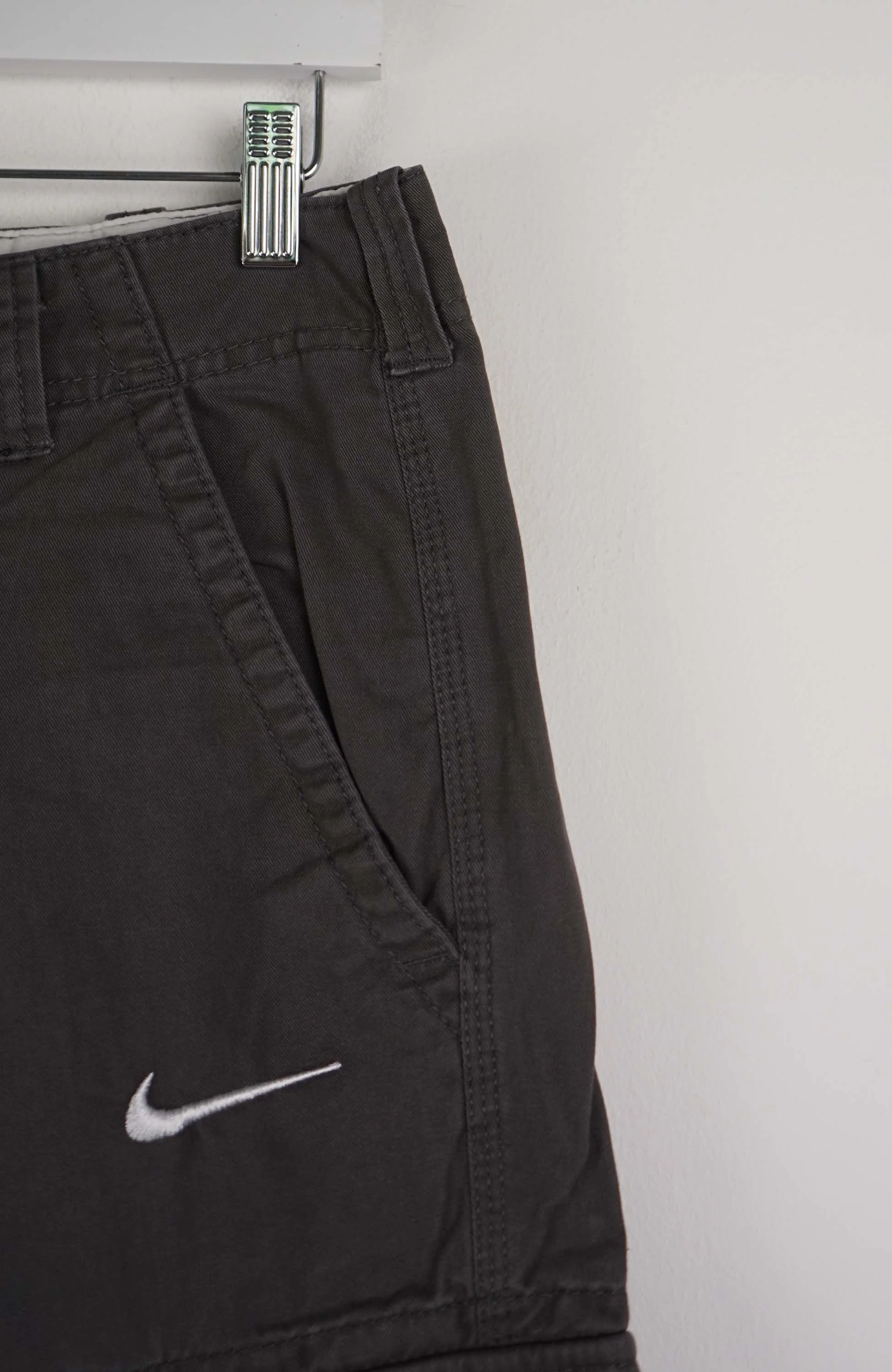 VINTAGE REWORK CARGO SHORTS W31 - Image 2