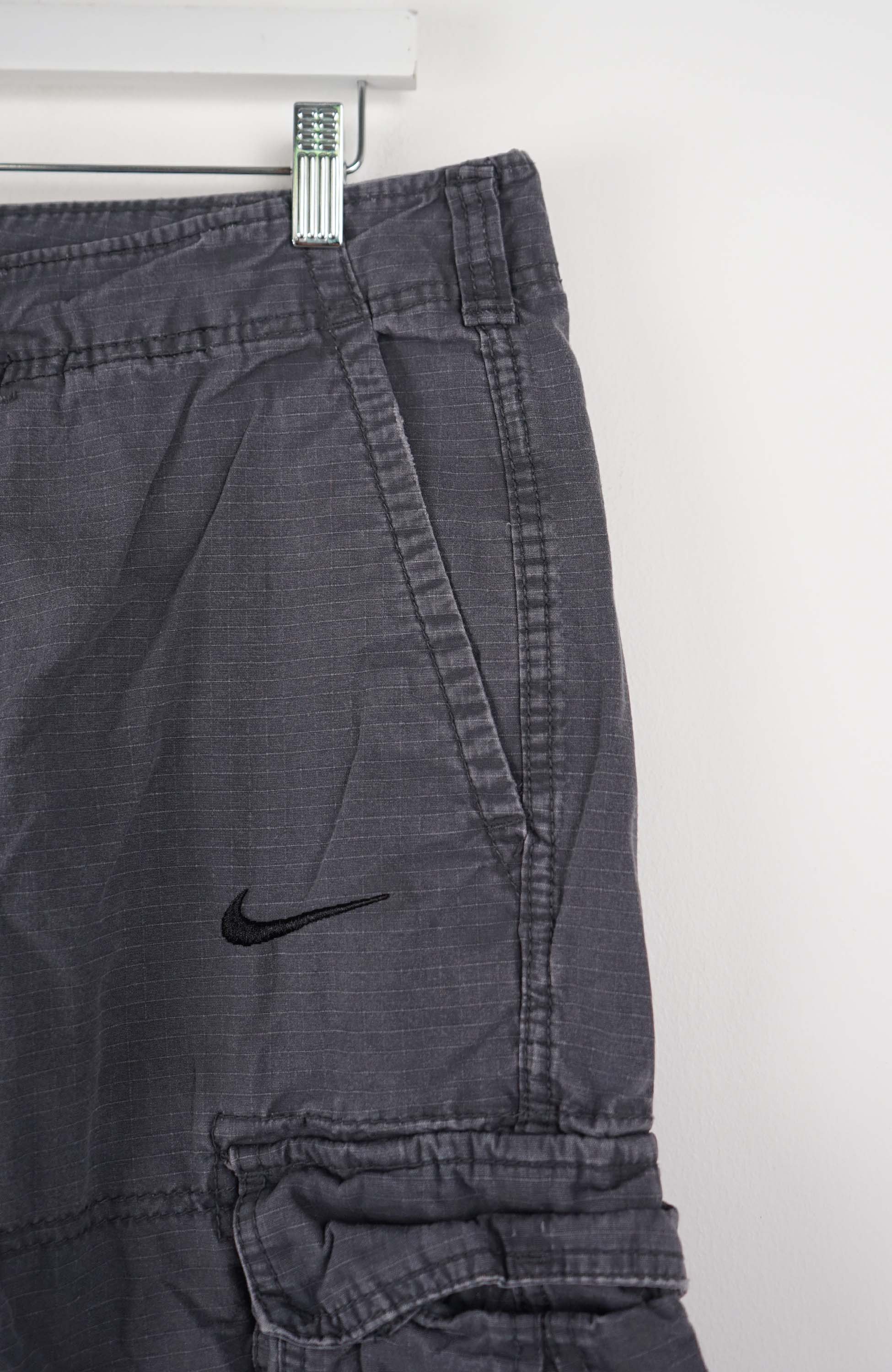 VINTAGE REWORK CARGO SHORTS W36 - Image 2