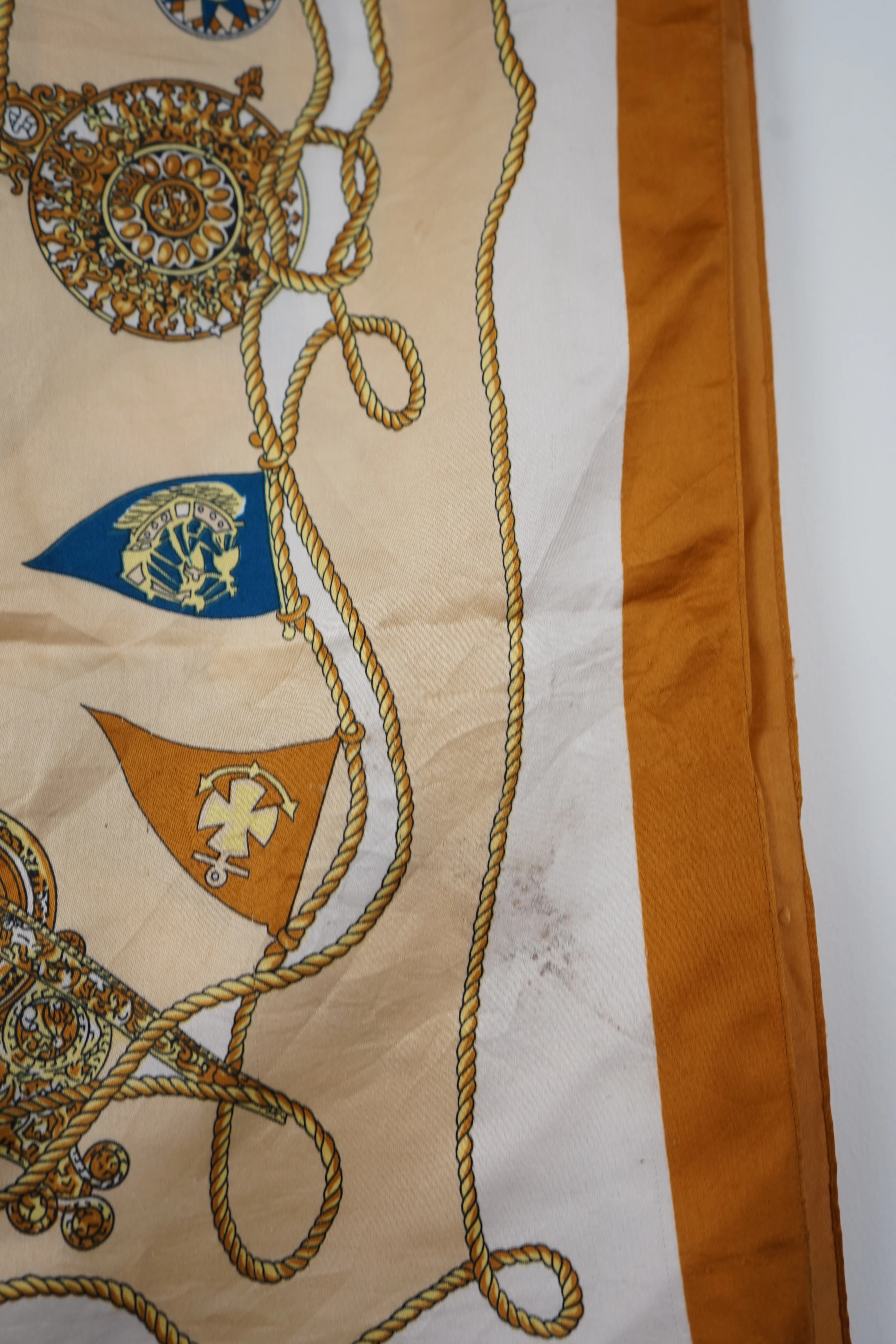 VINTAGE  SCARF - Image 2