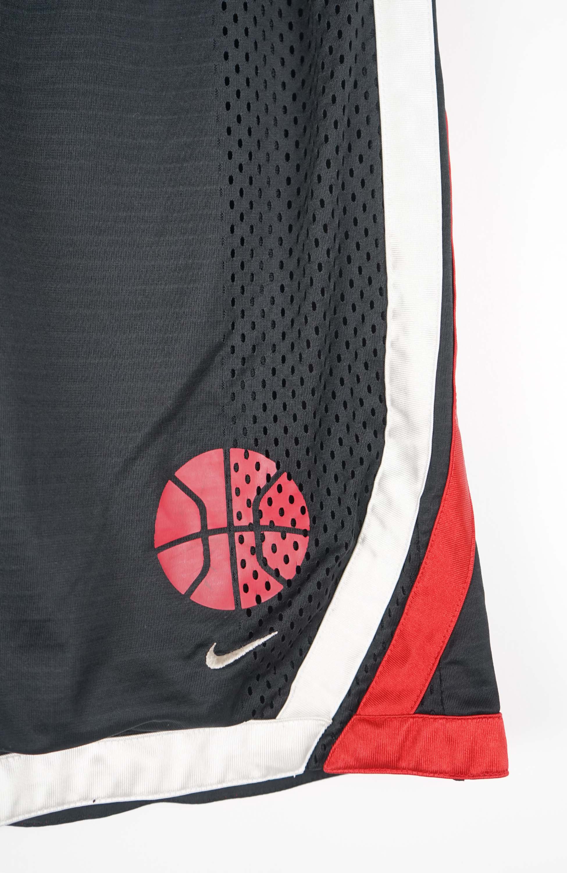 VINTAGE NIKE SHORTS W30 - Image 2