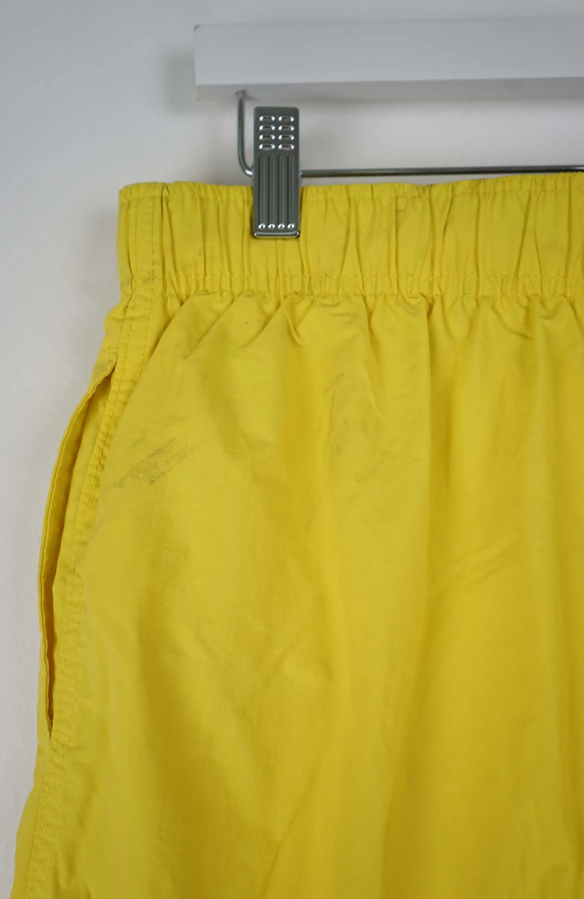 VINTAGE TOMMY HILFIGER SHORTS W33 - Image 4