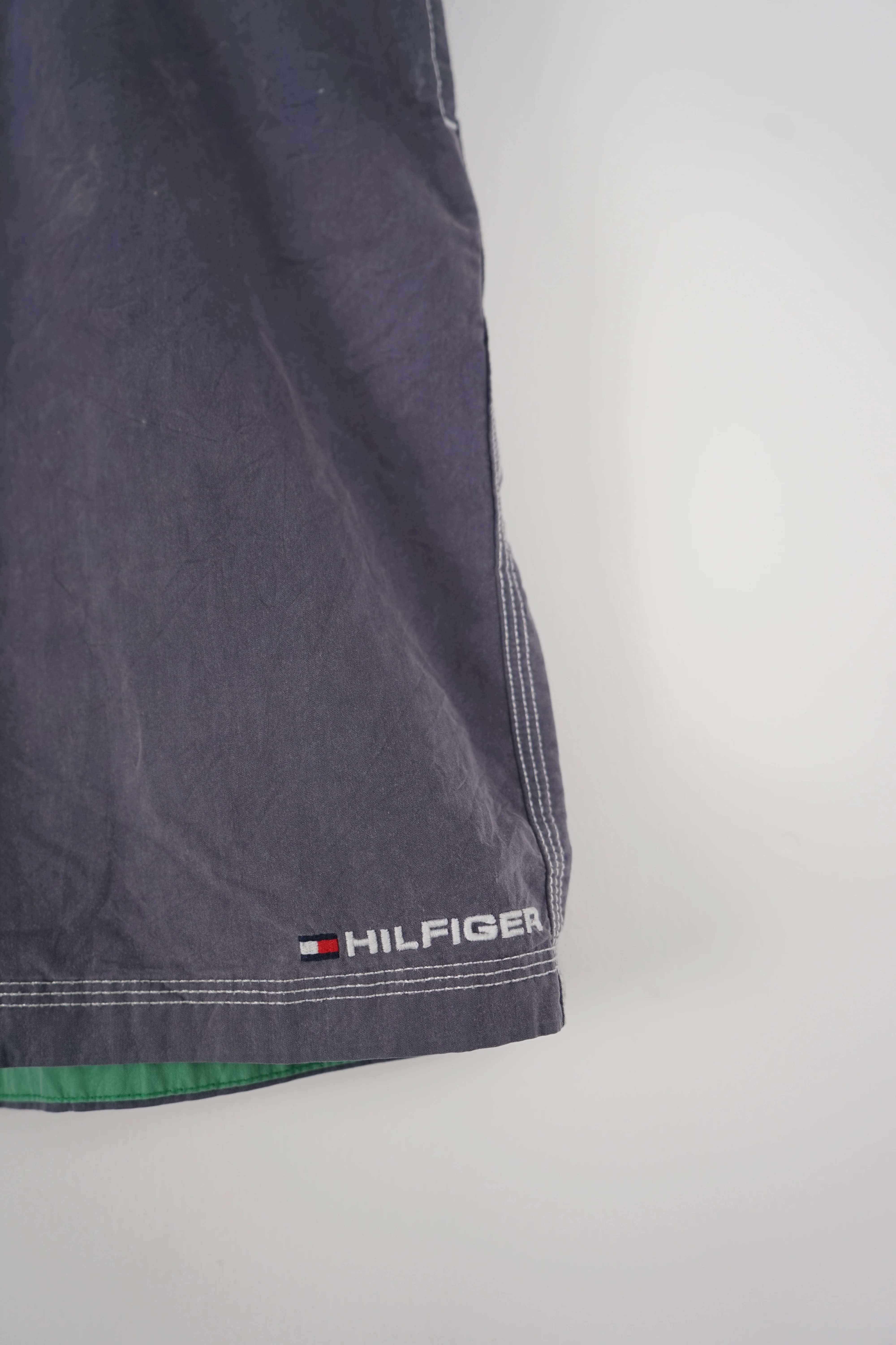 VINTAGE TOMMY HILFIGER SHORTS W40 - Image 2
