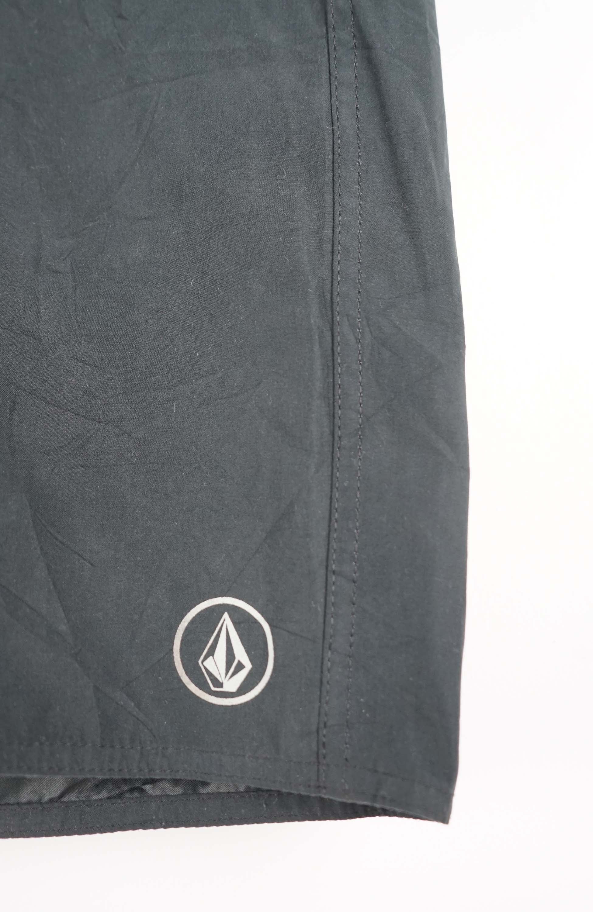 VINTAGE VOLCOM BOARD SHORTS W38 - Image 2