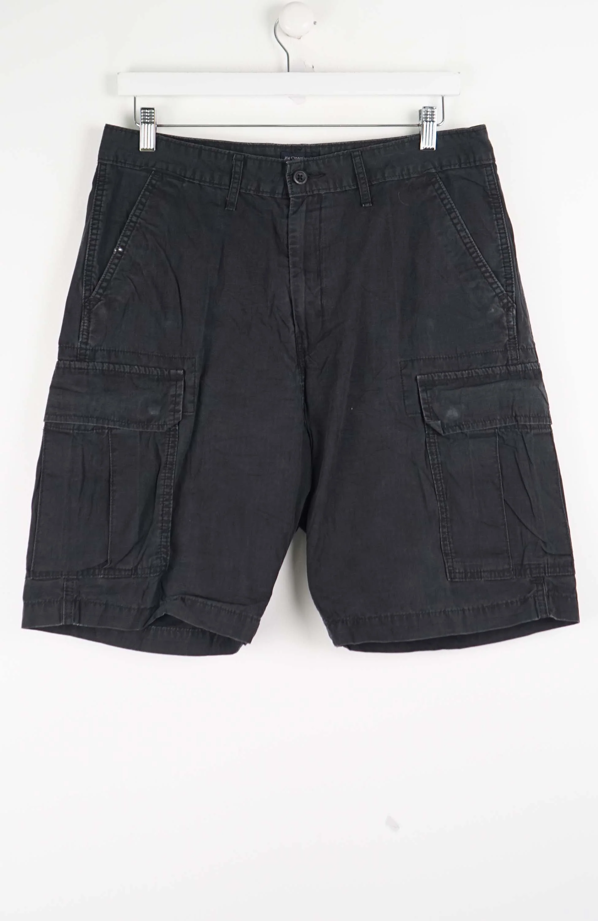 VINTAGE LEVI'S CARGO SHORTS W34